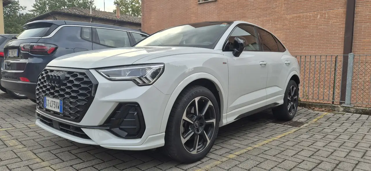 Audi Q3 Sportback 35 2.0 tdi S line edition s-tronic — photo 1 of 8