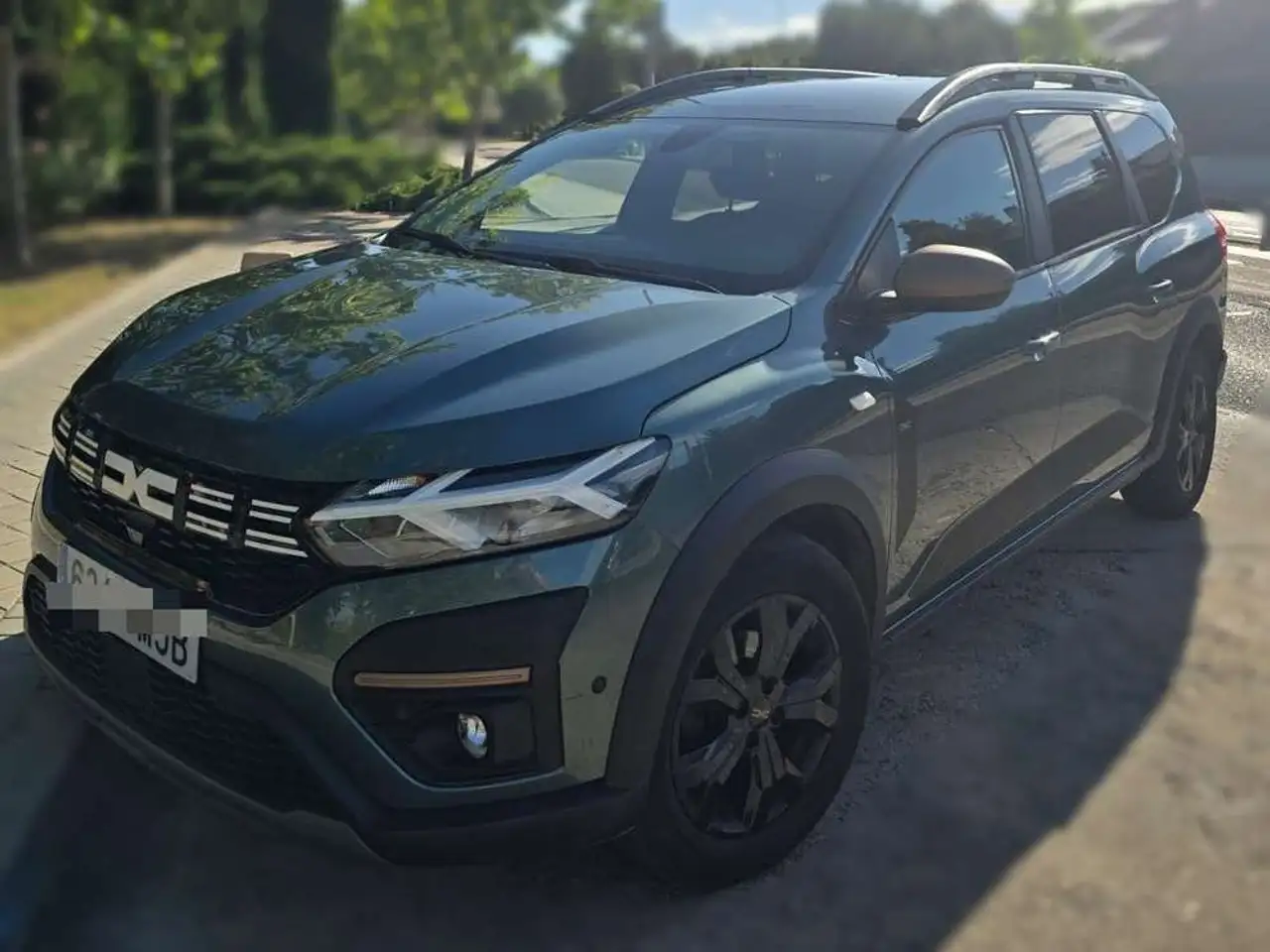 Dacia Jogger S.L. Extreme Go 74kW 100CV ECOG 7p — photo 1 of 15