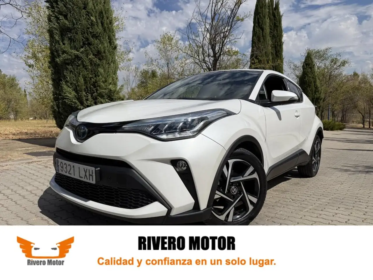 Toyota C-HR 125H Advance — photo 1 of 38