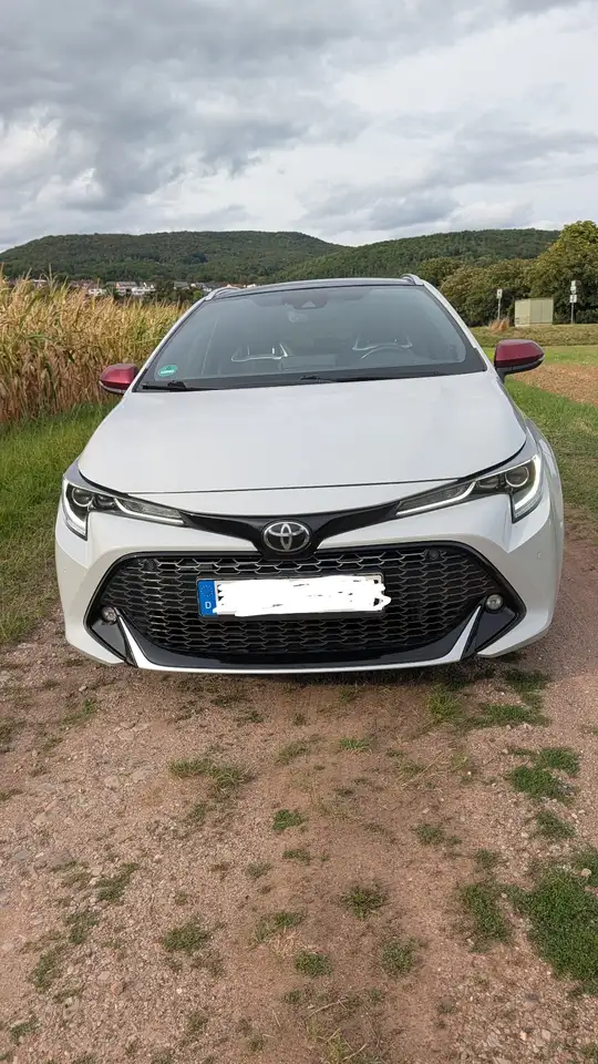 Toyota Corolla Hybrid GR Sport — photo 1 of 11