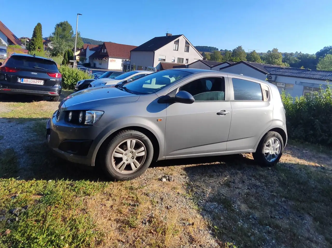 Chevrolet Aveo LT — photo 1 of 13