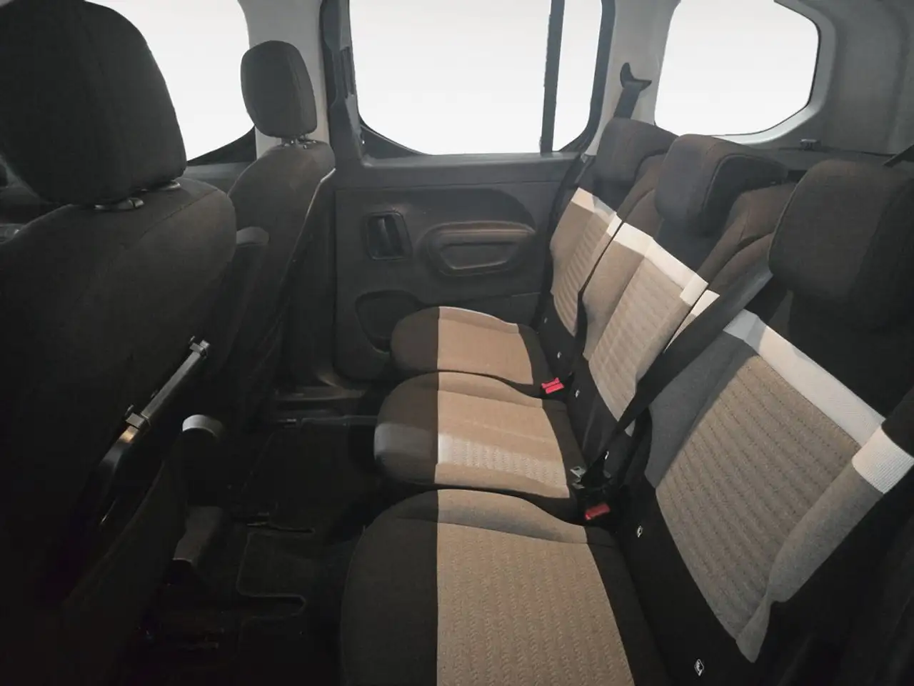 2025 Citroen Berlingo Combi BlueHDi S&S Talla M Plus 100, photograph 11