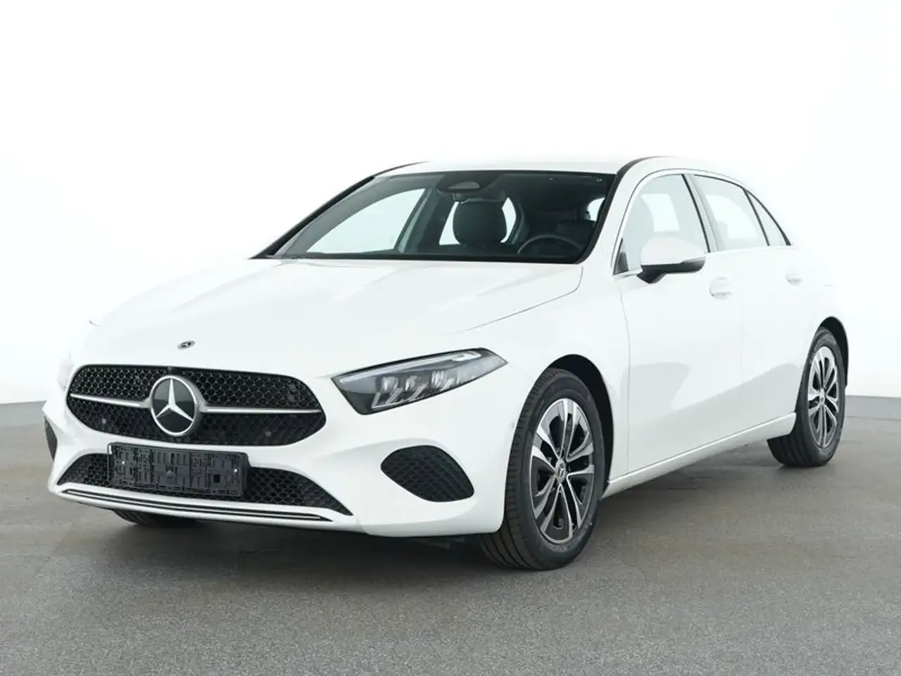 Mercedes-Benz A 180 LED / Navi / Kamera / PDC — photo 1 of 10