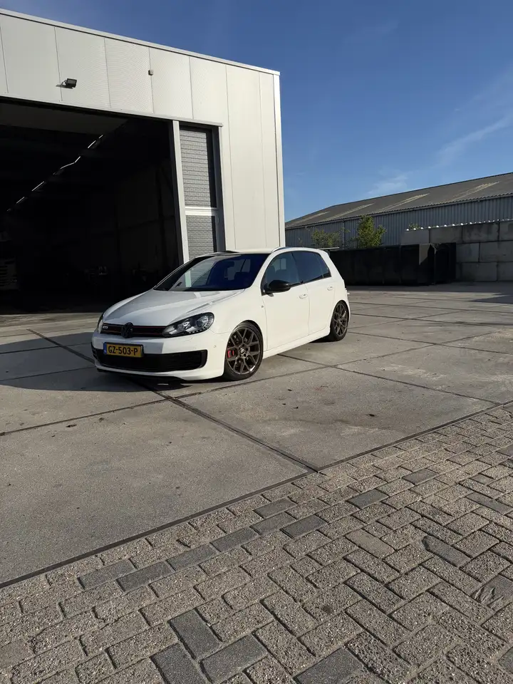 Volkswagen Golf 2.0 GTI Edition 35 — photo 1 of 20