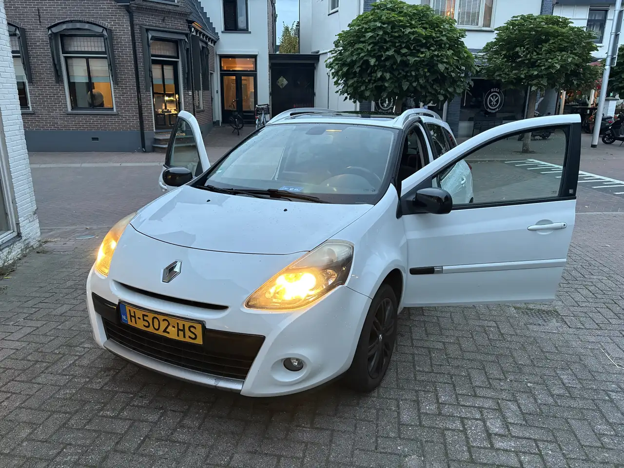 Renault Clio 1.2 TCE Collection — photo 1 of 6