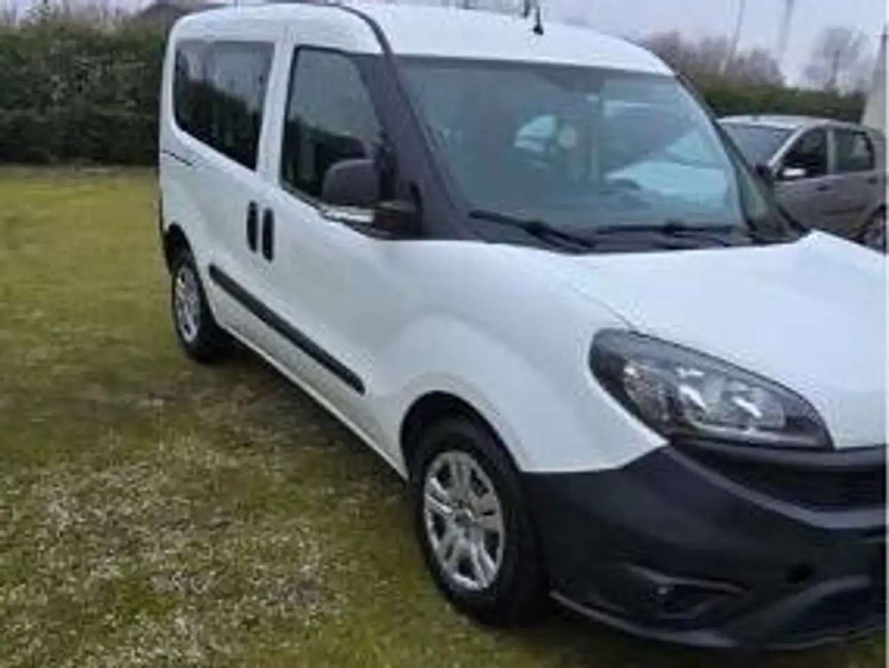 Fiat Doblo Doblo 1.3 mjt Combi SX — photo 1 of 8