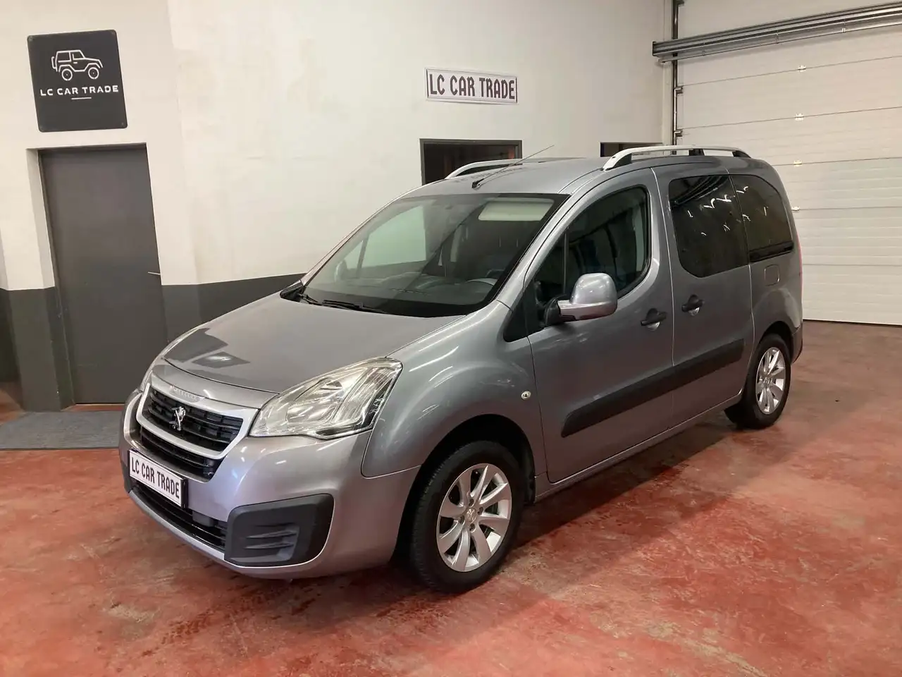 Peugeot Partner Partner Tepee 1.6 BlueHDi 100ch BVM5 Active — photo 1 of 15