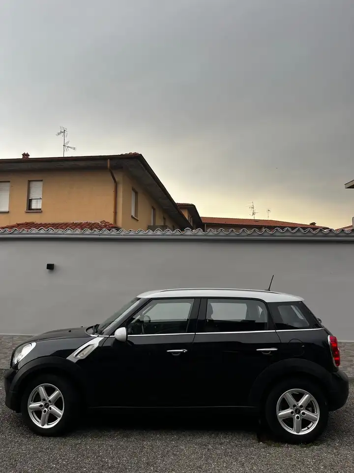 MINI Cooper D Countryman 2.0 auto — photo 1 of 12