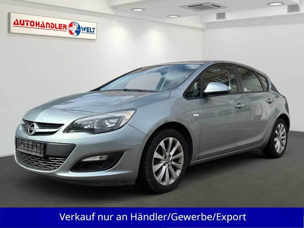 Opel Astra J 1.4i Klimaautomatik PDC — photo 1 of 18