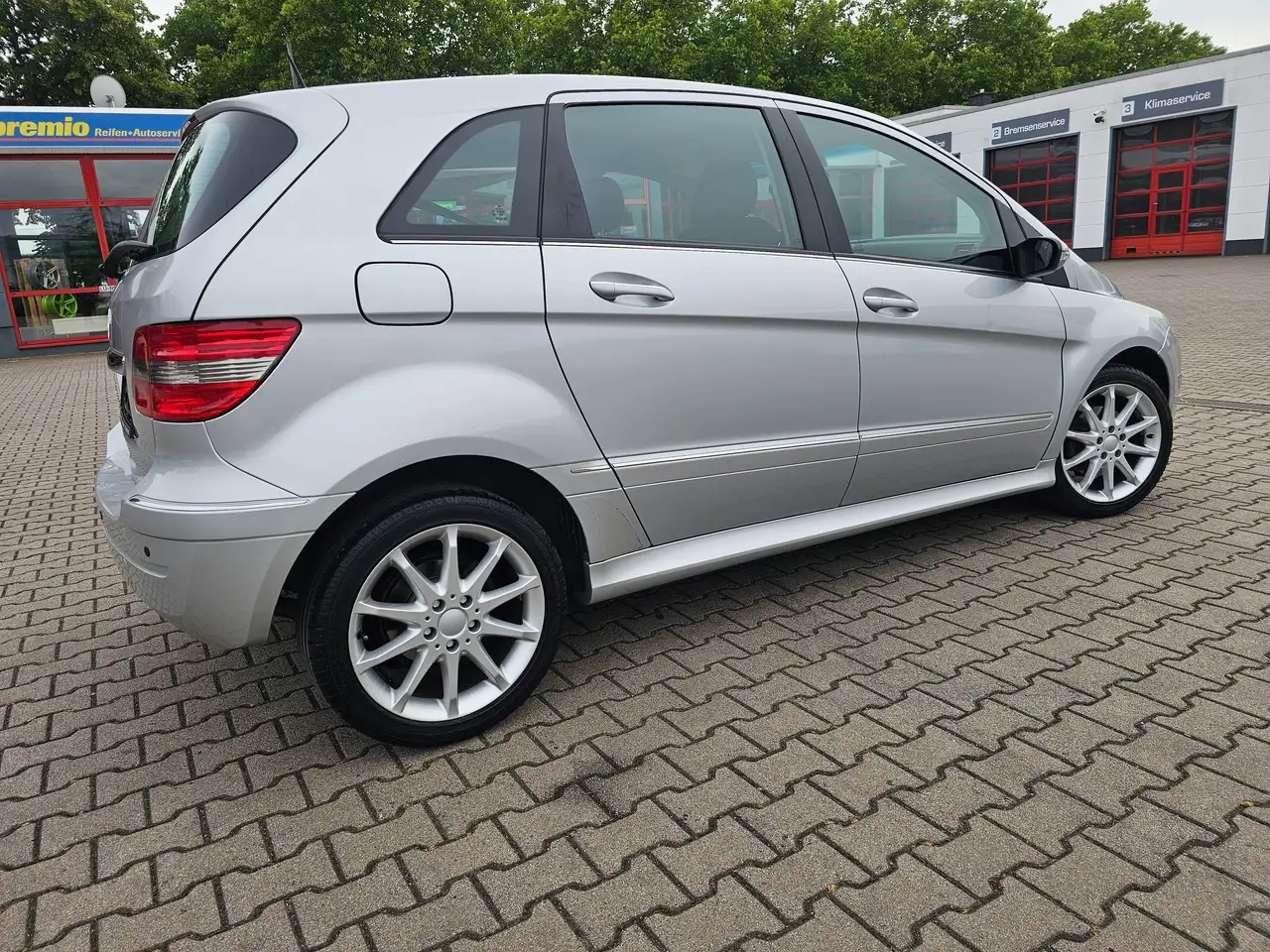 Mercedes-Benz B 200 B-Klasse Autotronic,Klima,PDC,Alufelgen,el.Fenster,ZV,3.Hand,Tüv 06/2028 — photo 1 of 20