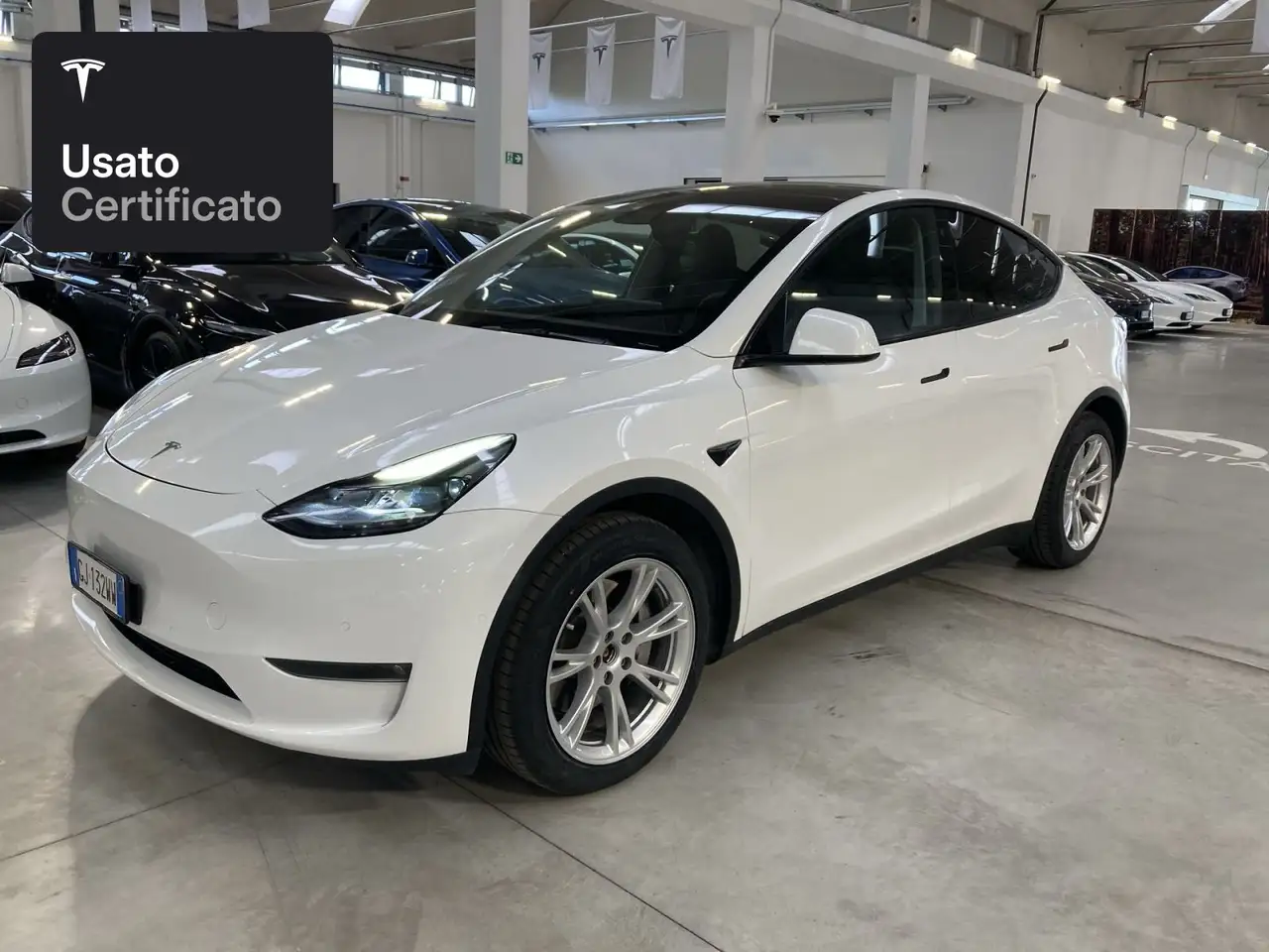2022 Tesla Model Y Long Range AWD, photograph 2
