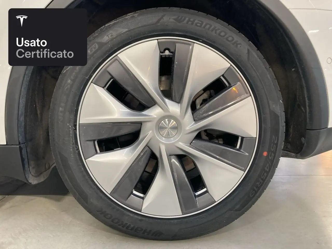 2022 Tesla Model Y Long Range AWD, photograph 6