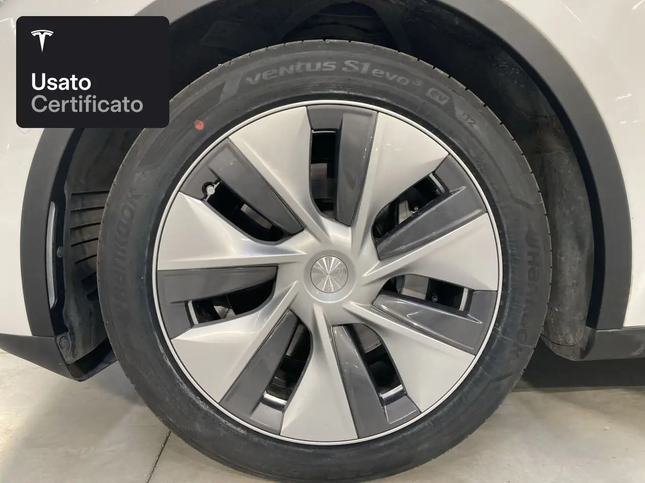 2022 Tesla Model Y Long Range AWD, photograph 5
