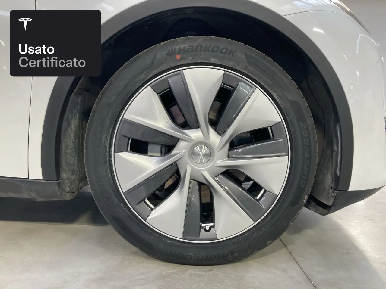 2022 Tesla Model Y Long Range AWD, photograph 11