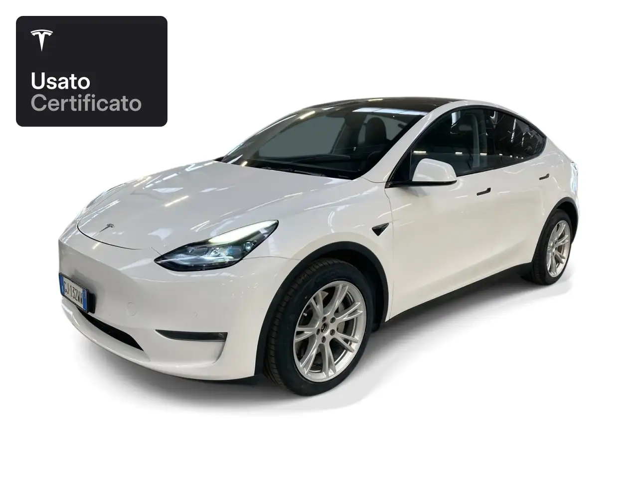 Tesla Model Y Long Range AWD — photo 1 of 16