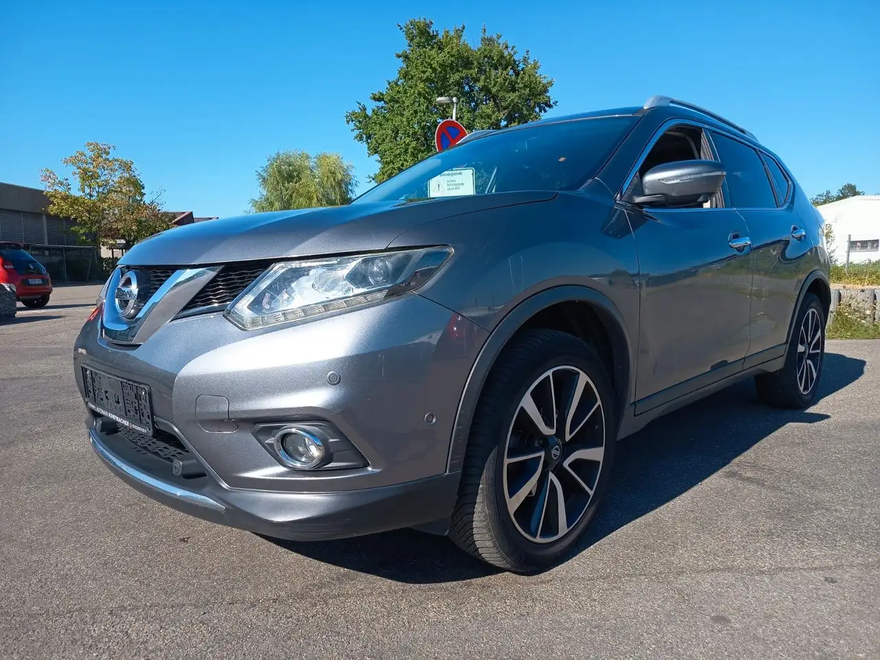 Nissan X-Trail Visia — photo 1 of 16