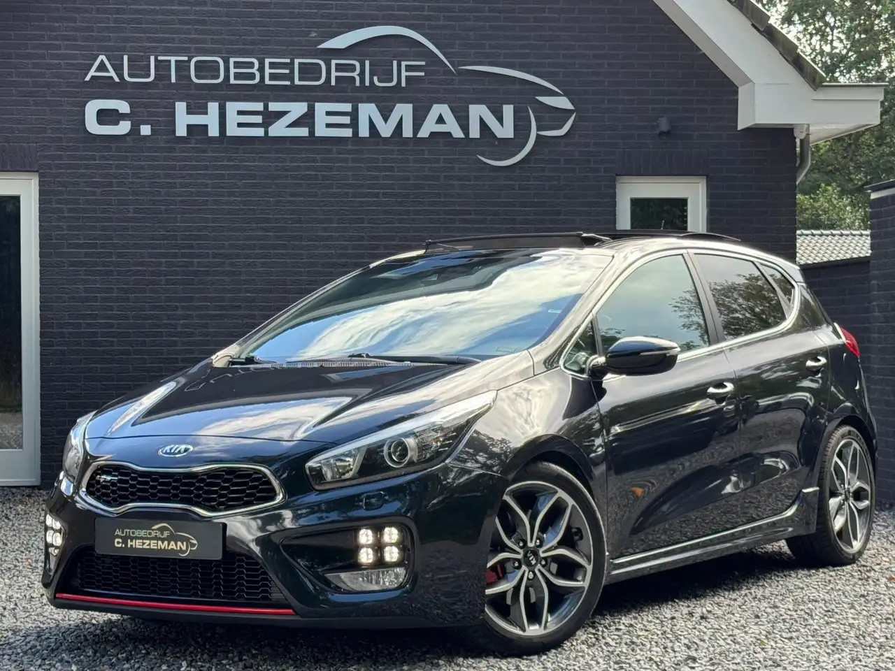 Kia Ceed / cee'd 1.6 T-GDi GT DealerOH Panoramadak Camera KeylessGo — photo 1 of 24