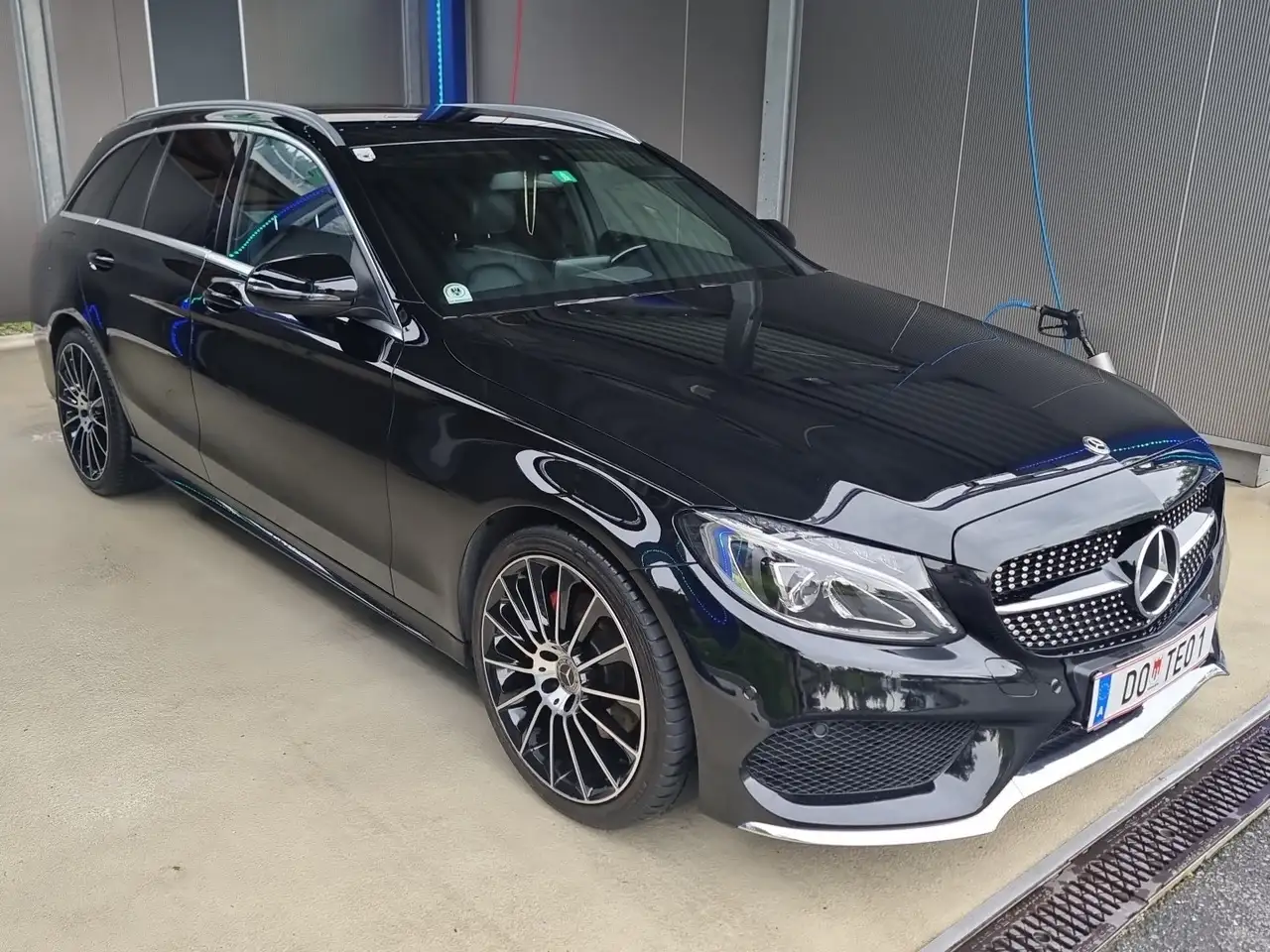 Mercedes-Benz C 180 d T AMG Line — photo 1 of 6