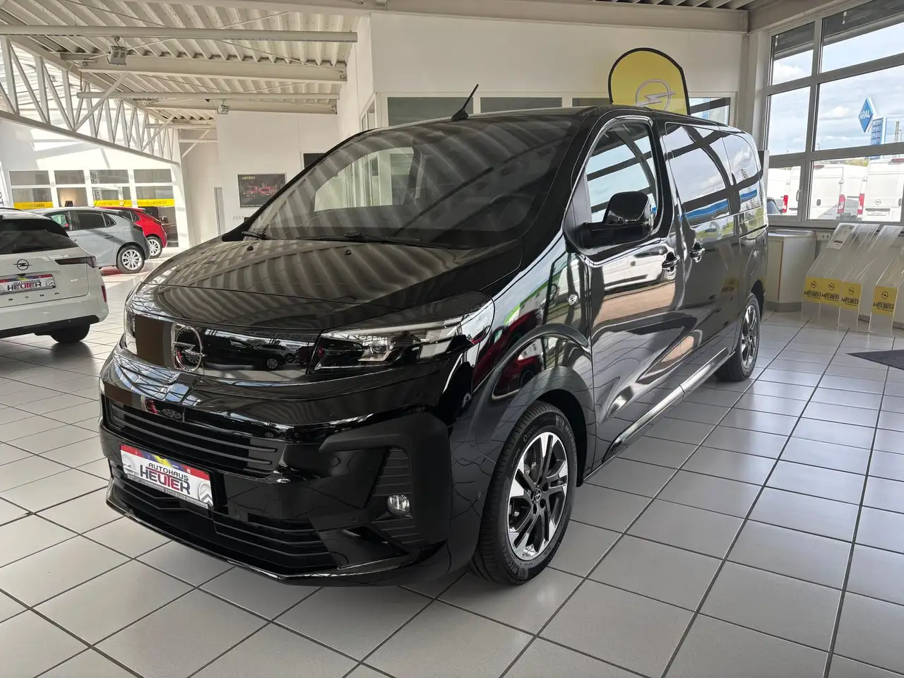 Opel Zafira Life Edition M I FAMILY PAKET I 10KM — photo 1 of 16