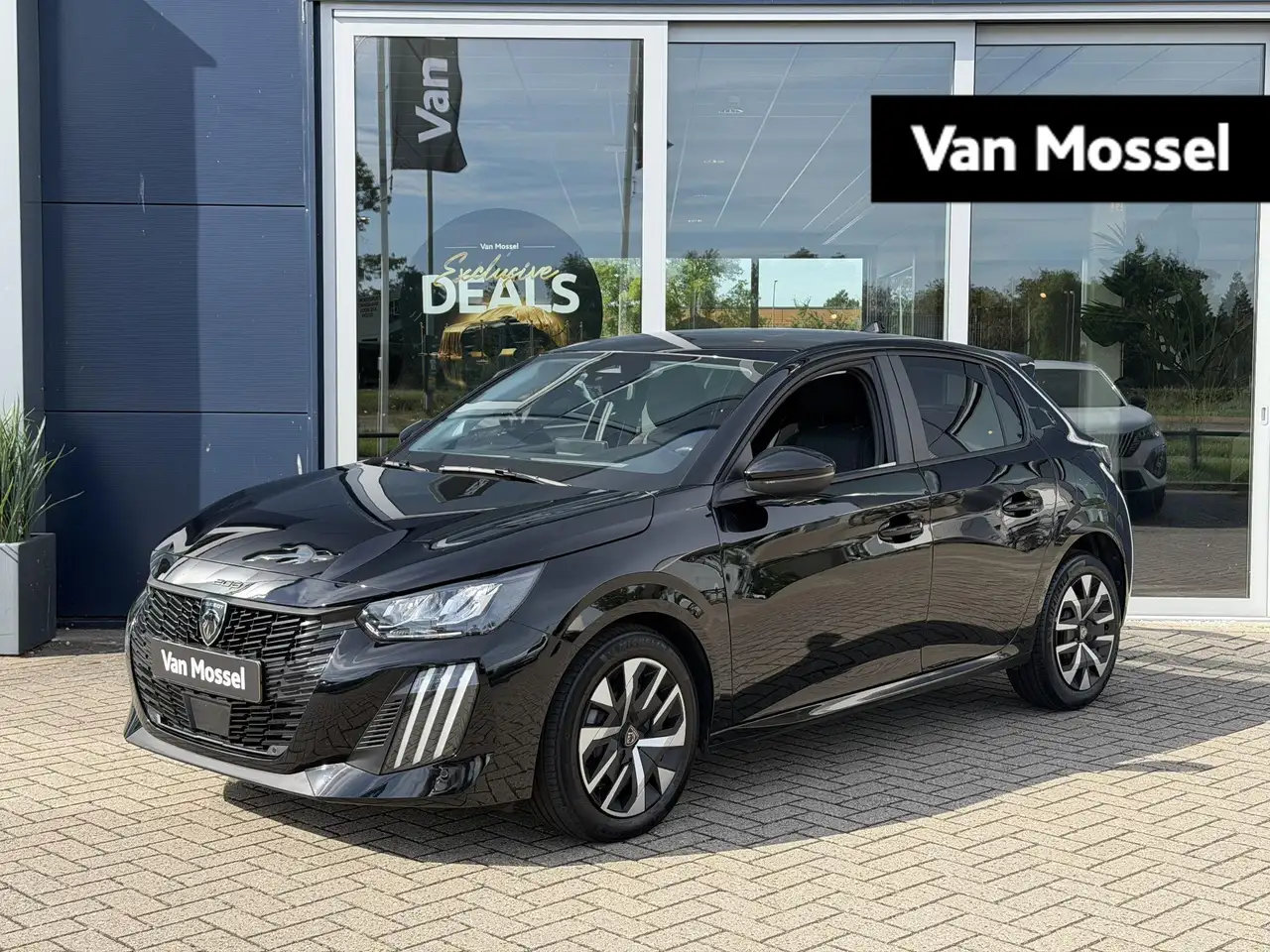Peugeot 208 1.2 Hybrid 110 e-DCS6 Business — photo 1 of 32