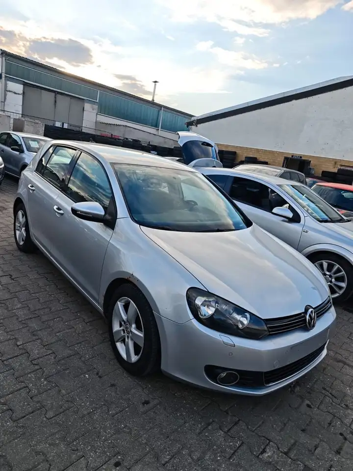 Volkswagen Golf VI 1.4 TSI Highline — photo 1 of 30