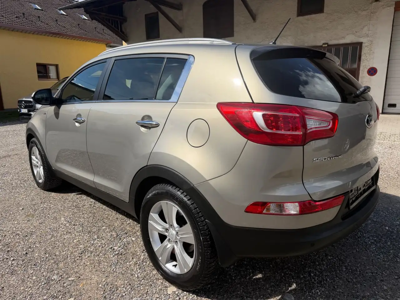 Kia Sportage Spirit 4WD Automatik Leder Pano 135kw — photo 1 of 25