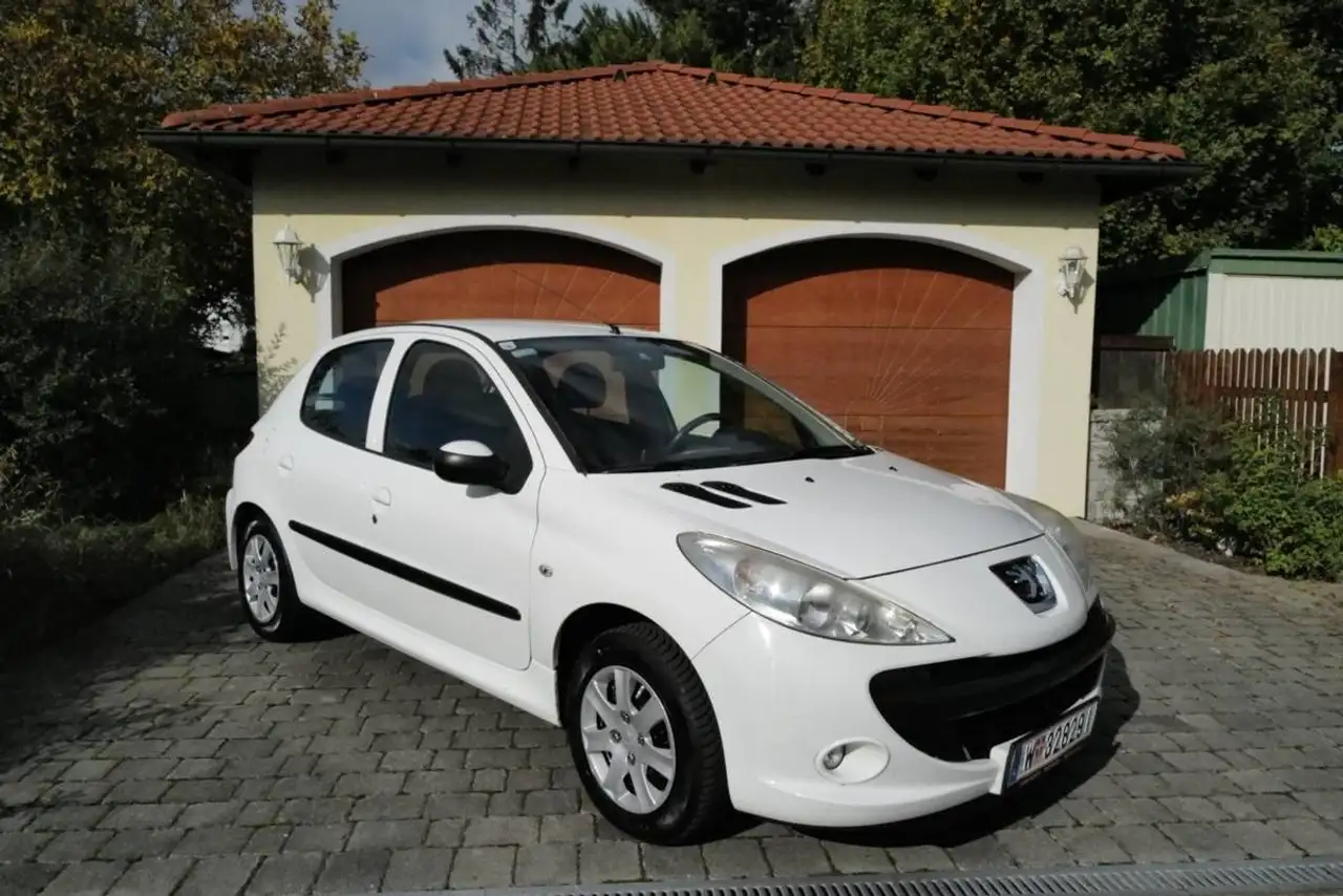 Peugeot 206 206+ Trendy 1,1 — photo 1 of 17