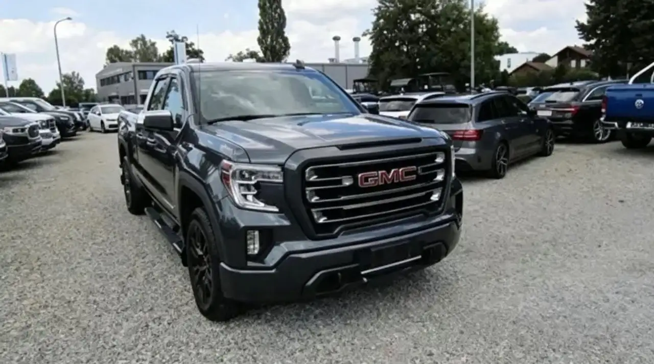 GMC Sierra GMC 4x4 Crew Cab — photo 1 of 23