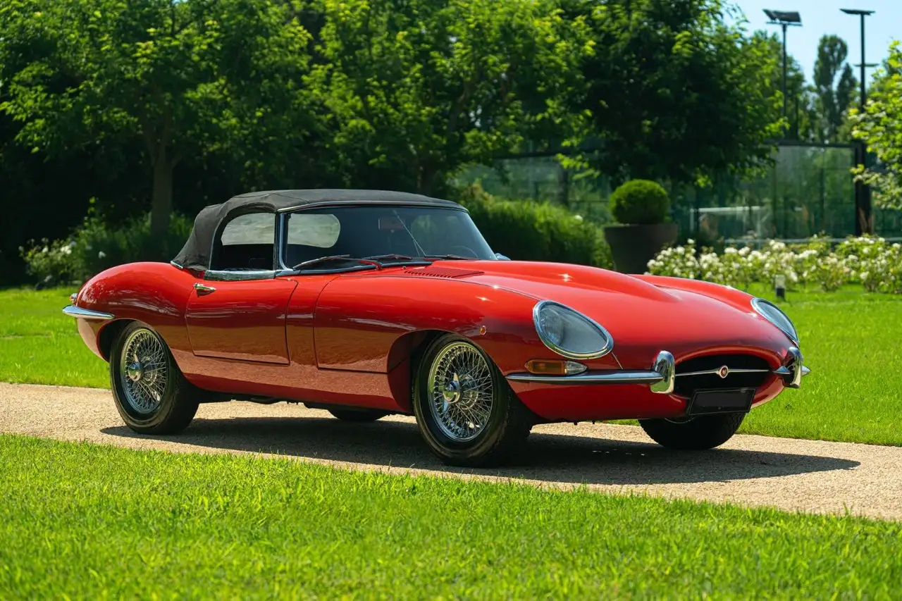 Jaguar E-Type Cabriolet 1a Serie — photo 1 of 14