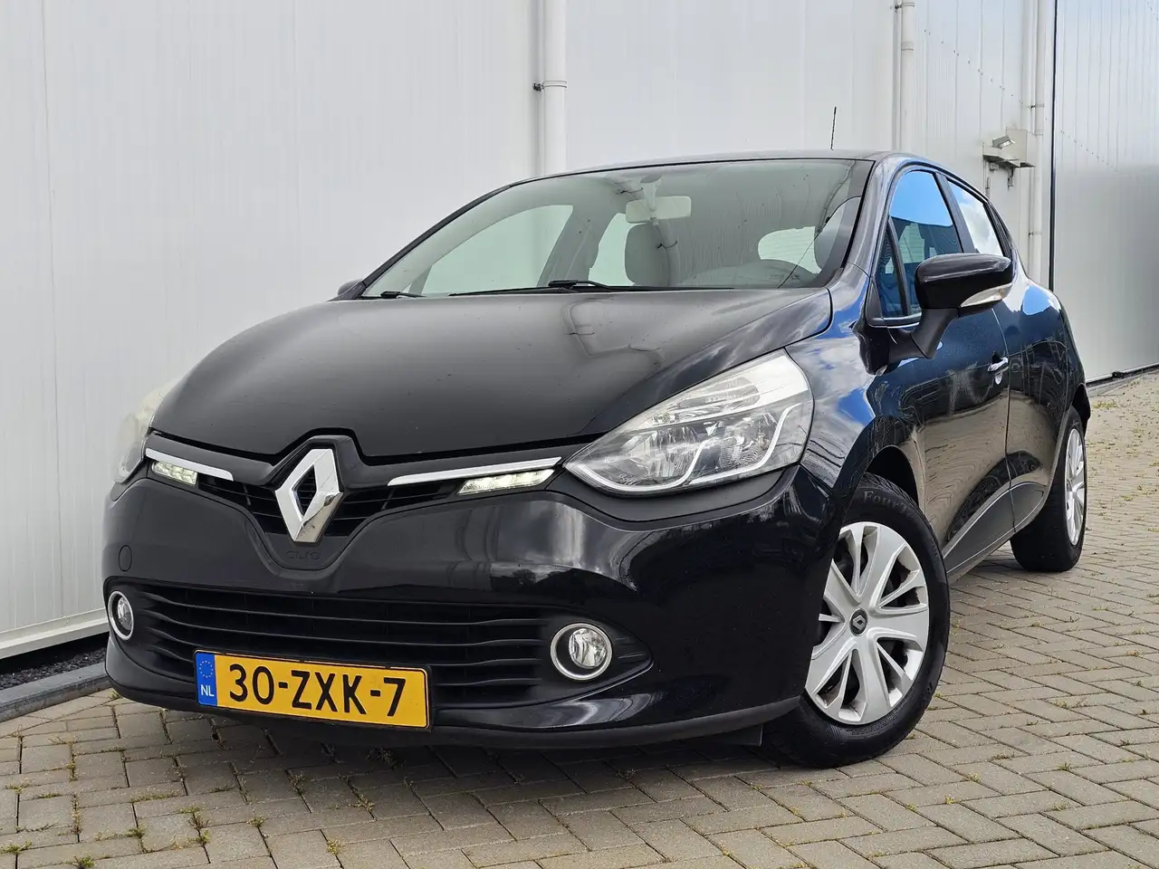 Renault Clio 0.9 TCe ECO Collection BJ 2013 Navi APK 01-2027 Ne — photo 1 of 20
