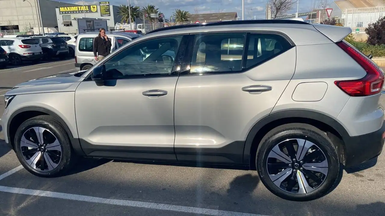 Volvo XC40 XC40 P8 Recharge Plus Eléctrico Puro Plus — photo 1 of 1