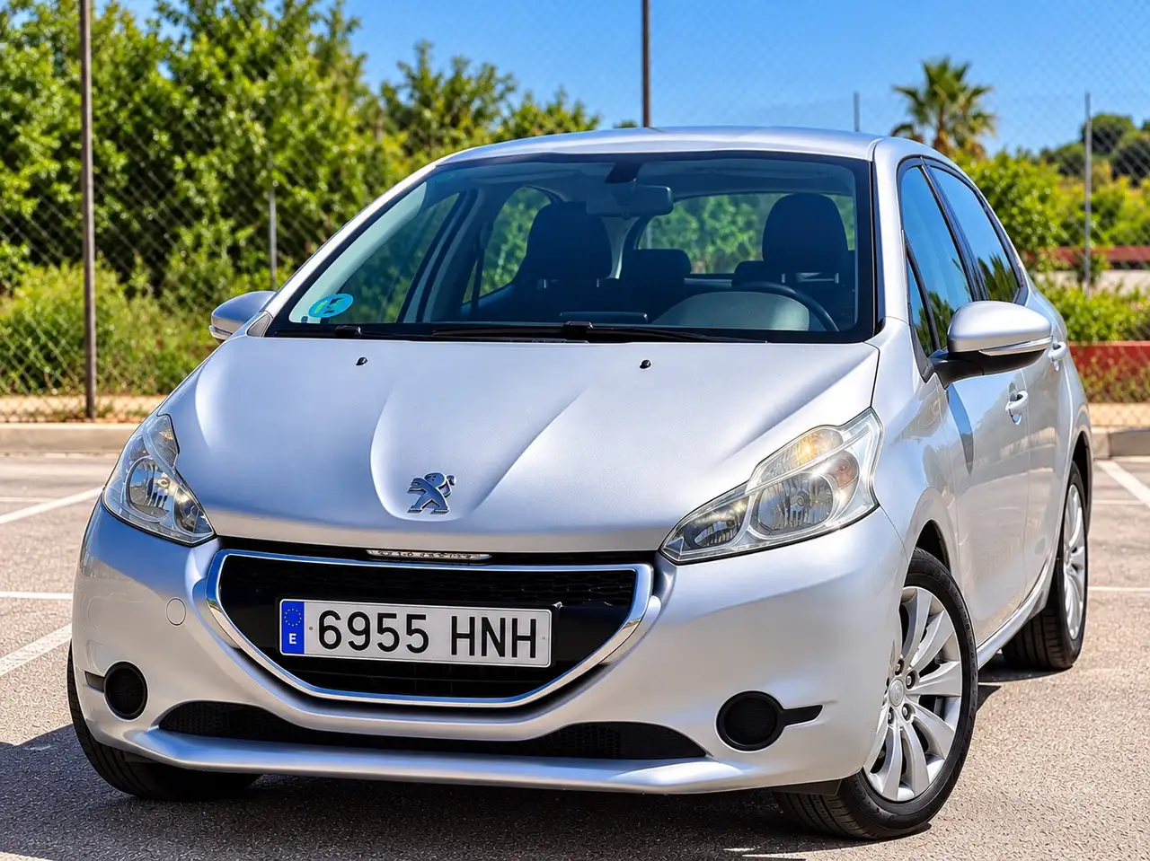 Peugeot 208 1.2 VTi Active — photo 1 of 11