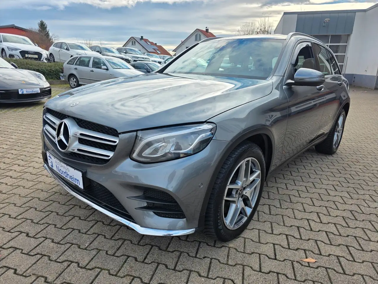 Mercedes-Benz GLC 220 d 4Matic AMG Line/LED/Distronic/Alu 19" — photo 1 of 16