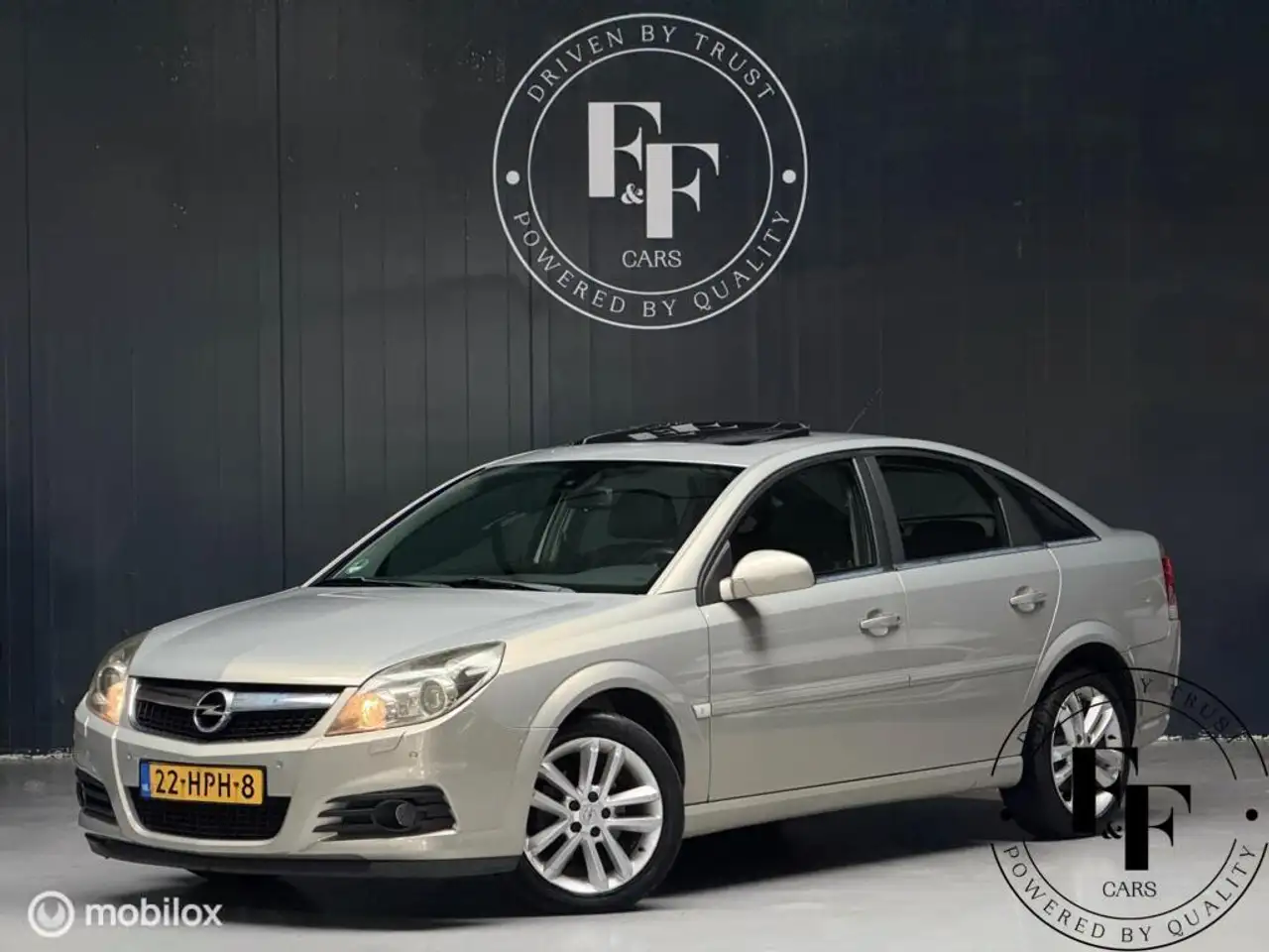 Opel Vectra GTS 1.8-16V Business|NAP|Schuifdak|Trekhaak|PDC — photo 1 of 40