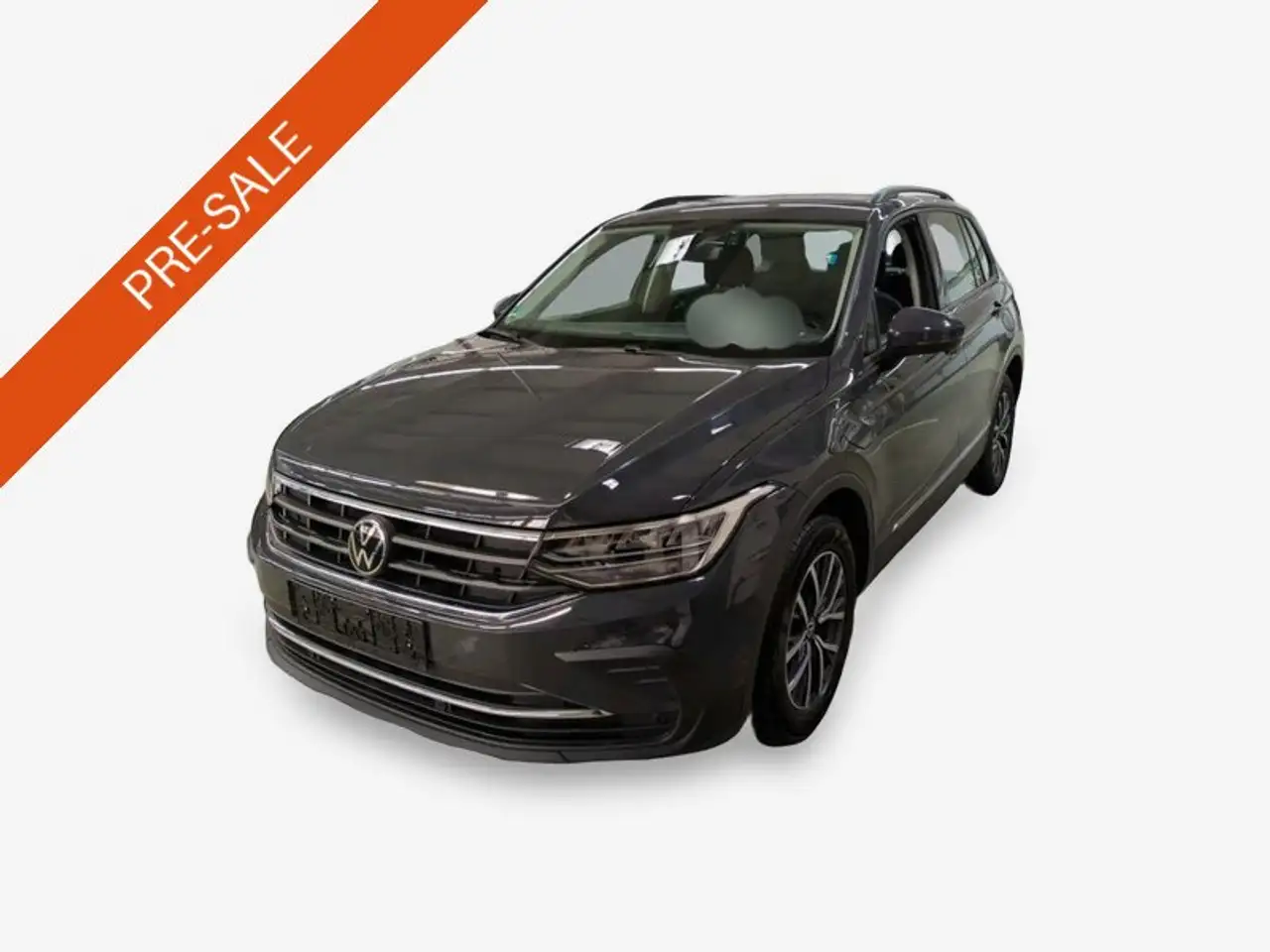 Volkswagen Tiguan — photo 1 of 15