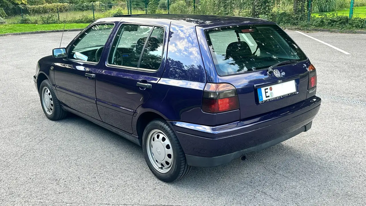 Volkswagen Golf Golf 1.6 Family — photo 1 of 28