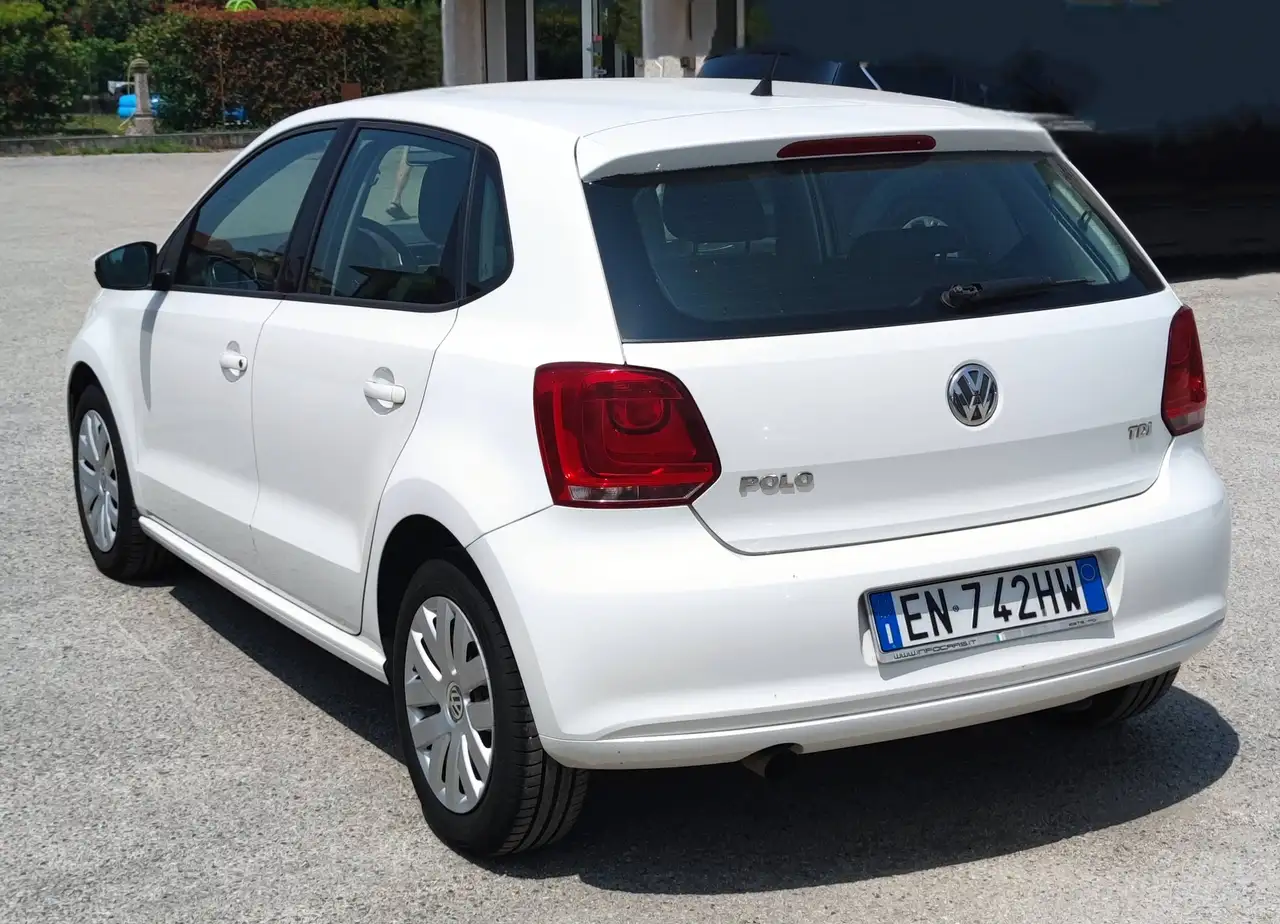 Volkswagen Polo Polo V 2009 5p 1.6 tdi Highline 90cv — photo 1 of 5