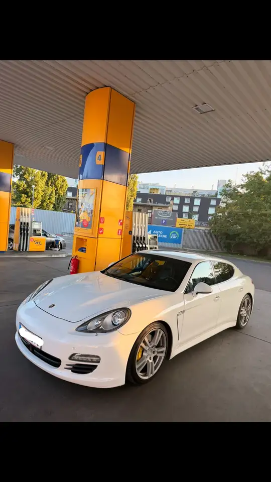 Porsche Panamera 3,0 Diesel Aut. — photo 1 of 4