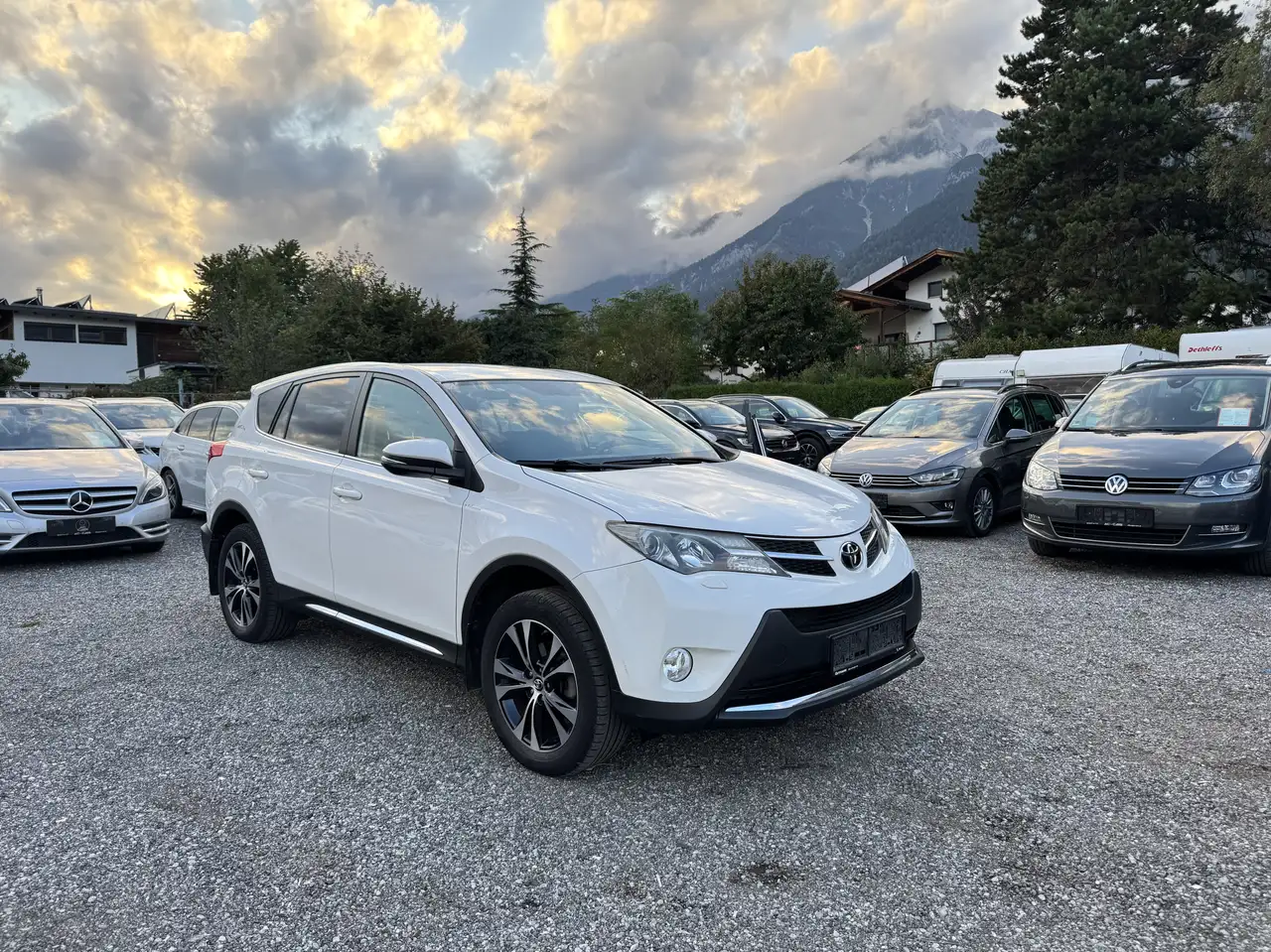 Toyota RAV4 Basis Allradantrieb — photo 1 of 20