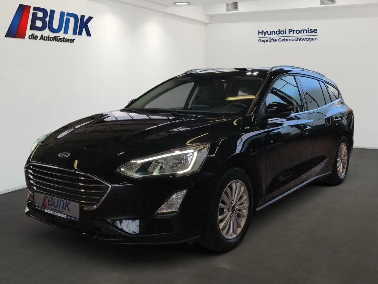 Ford Focus Titanium 1.0L / Komfort-Paket / LED — photo 1 of 19