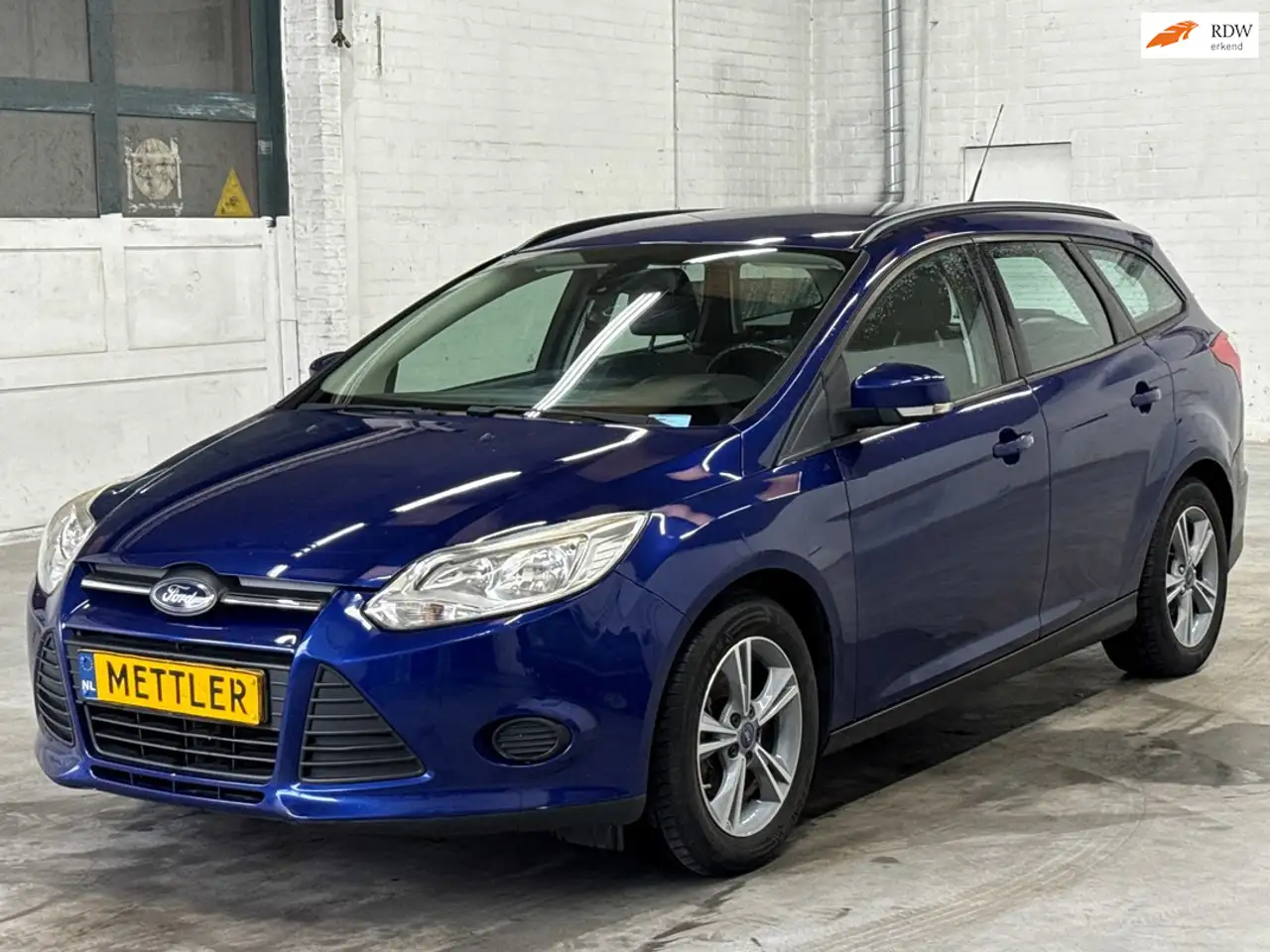 Ford Focus Wagon 1.0 EcoBoost Edition | Cruise control | Trek — photo 1 of 23
