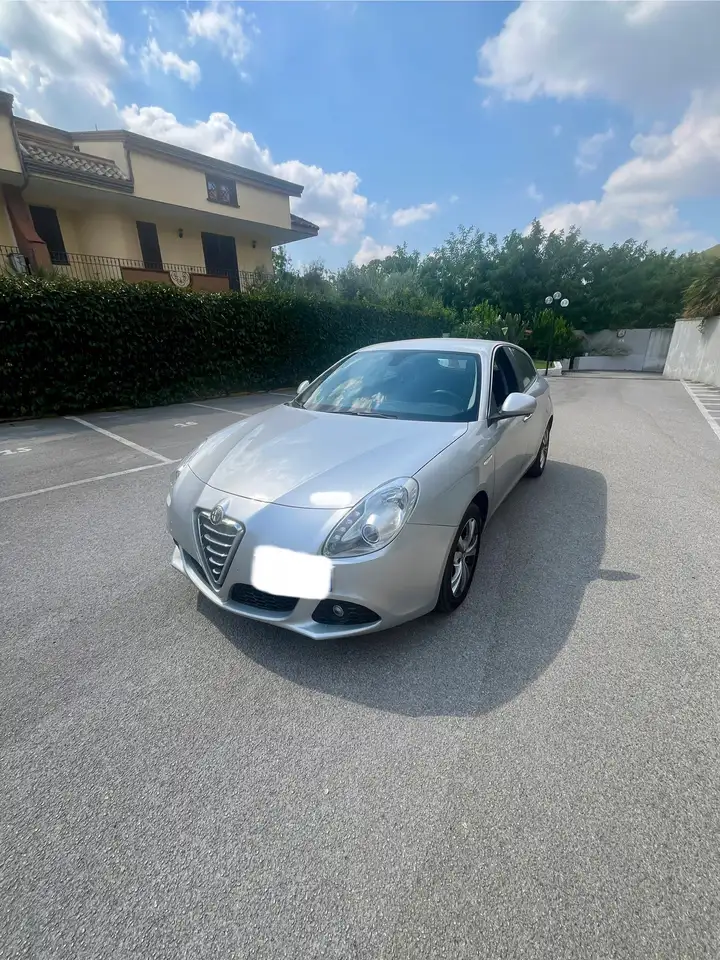Alfa Romeo Giulietta 1.6 jtdm(2) Exclusive — photo 1 of 5