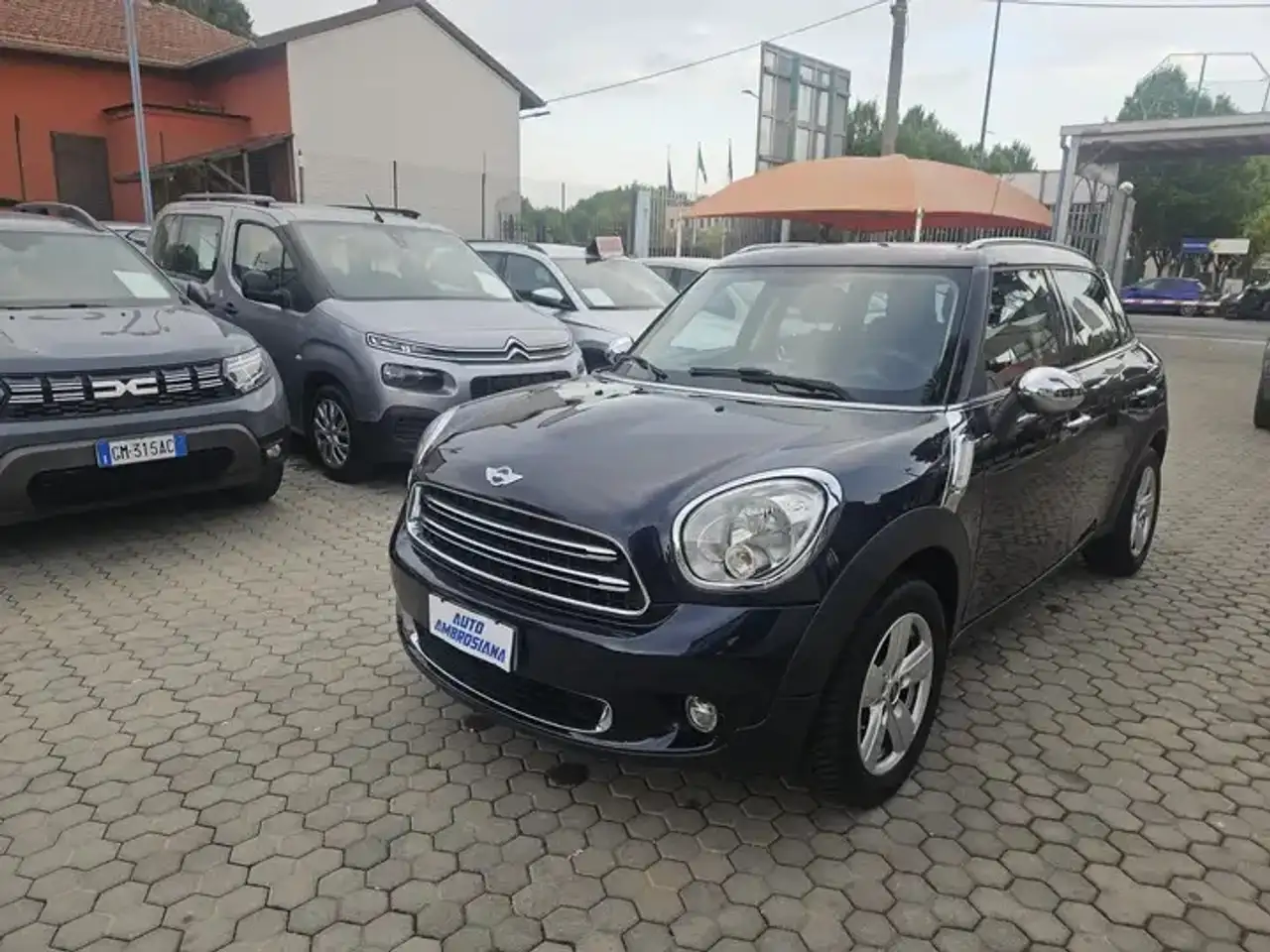 MINI One Countryman One benzina — photo 1 of 15