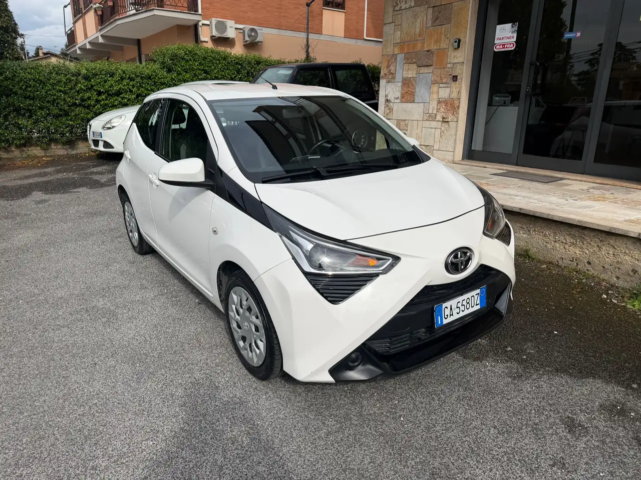 Toyota Aygo Aygo 1.0 x-cool 72cv 5 porte — photo 1 of 15