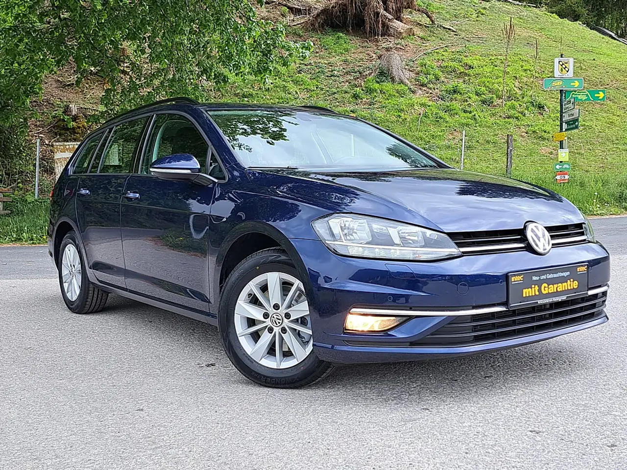 Volkswagen Golf *1.Besitz*Servicegepflegt*FINANZIERUNG* — photo 1 of 31