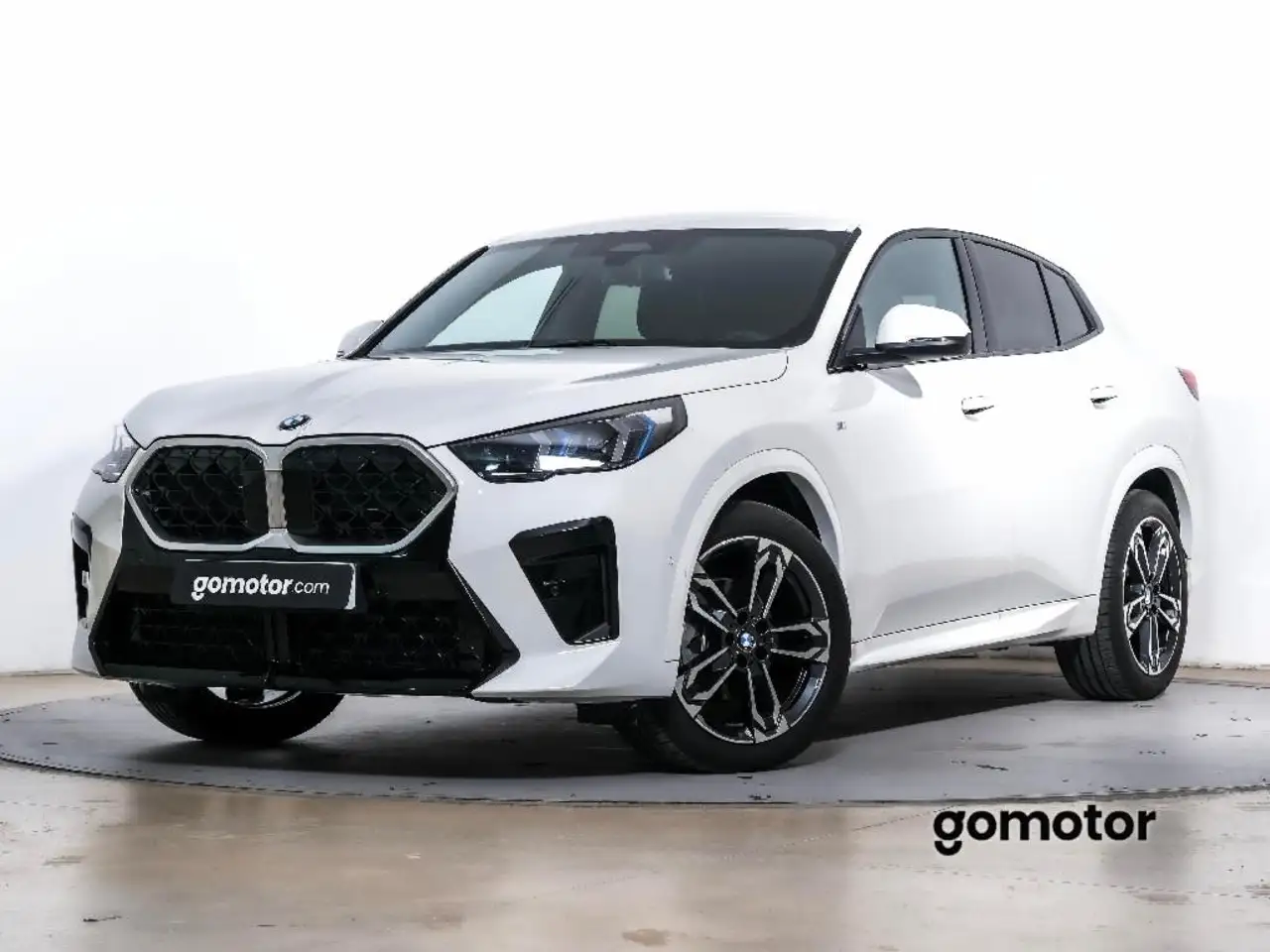 BMW X2 sDrive 18dA — photo 1 of 15