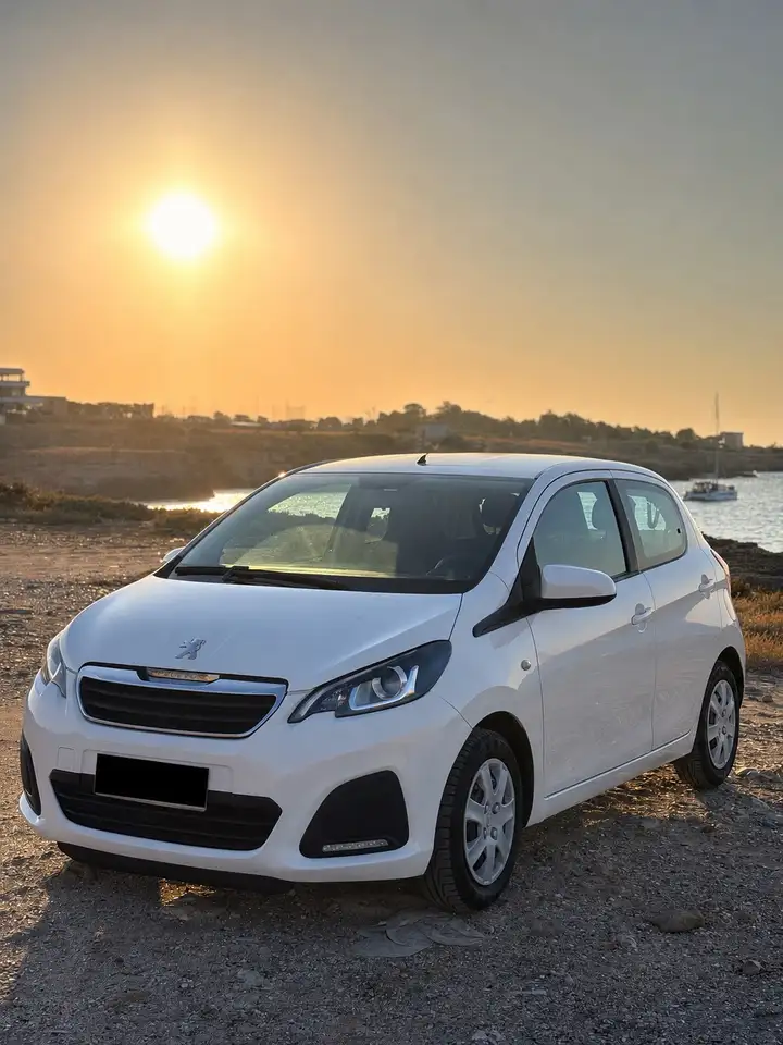 Peugeot 108 — photo 1 of 14