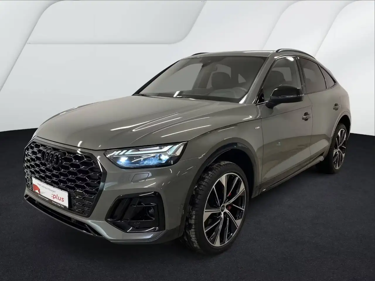 Audi Q5 40 TDI quattro S line — photo 1 of 17
