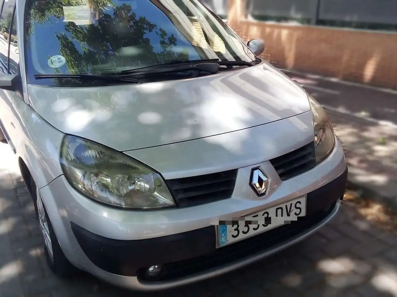 Renault Scenic 1.9 dCi 130 — photo 1 of 4