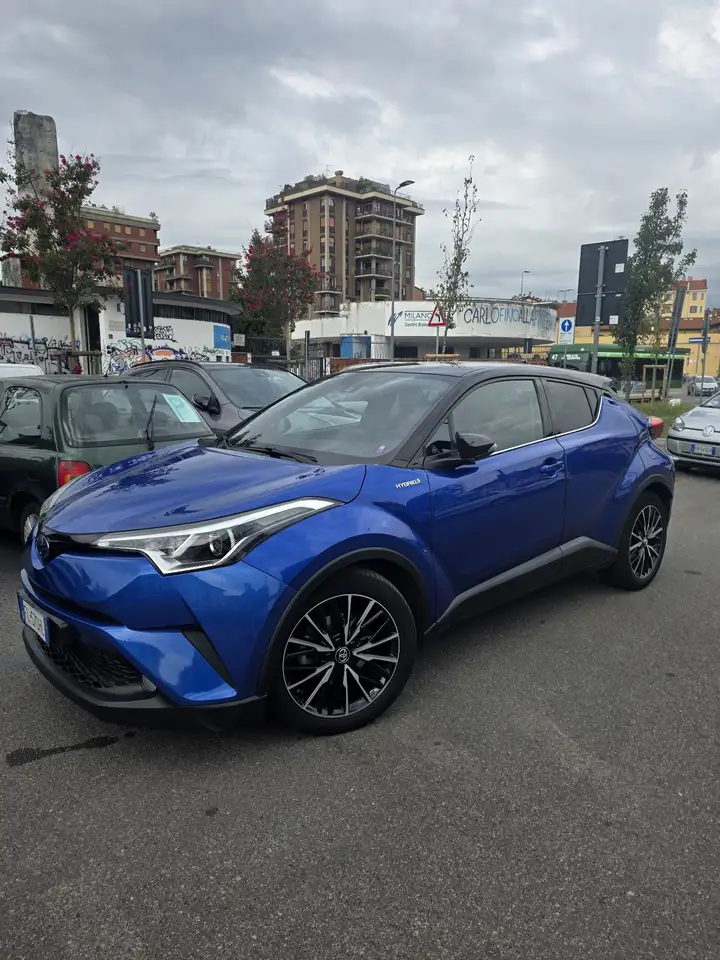 Toyota C-HR 1.8h Style 2wd e-cvt — photo 1 of 7